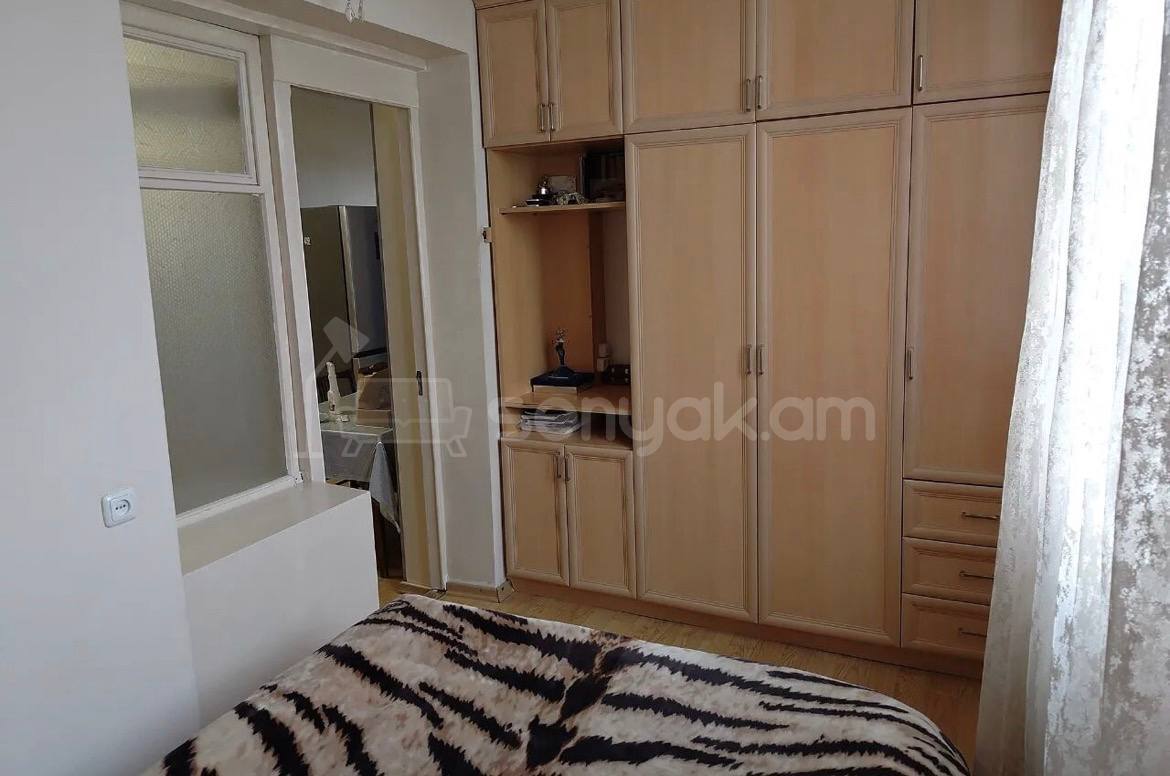 4 Սենյականոց Բնակարան Քարե Շենքում, 98քմ, 5/5 հարկ, Պետական Վիճակում