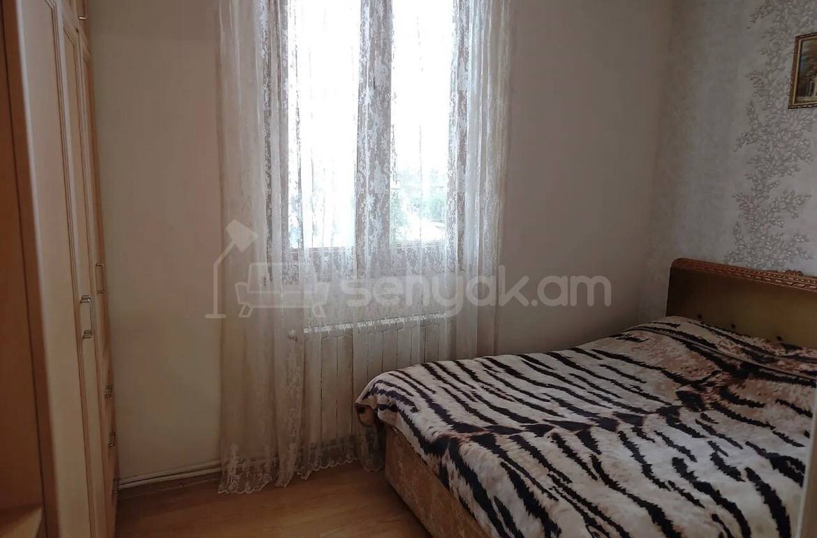 4 Սենյականոց Բնակարան Քարե Շենքում, 98քմ, 5/5 հարկ, Պետական Վիճակում