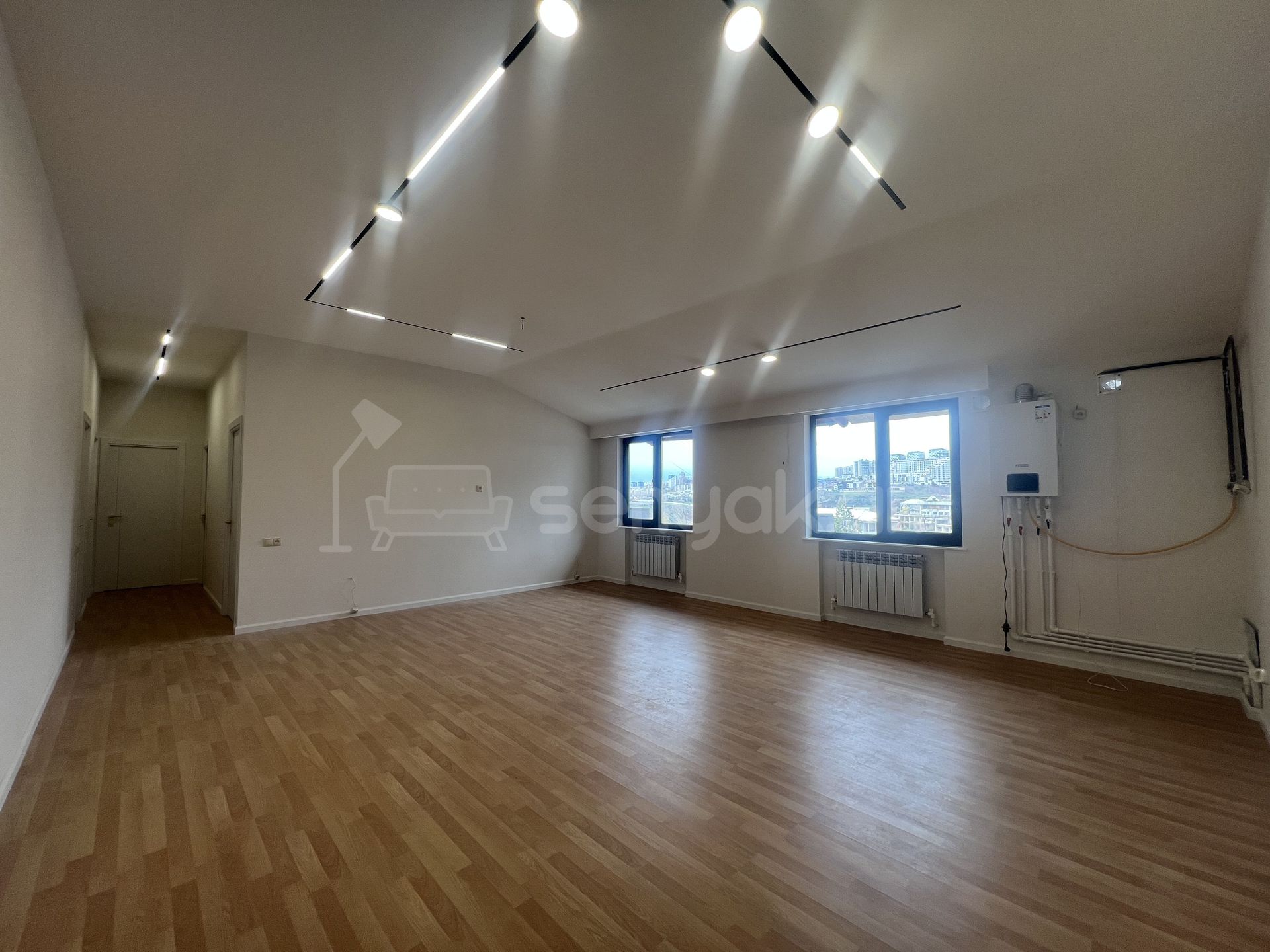 4 Սենյականոց Բնակարան Քարե Շենքում, 90քմ, 4/4 հարկ, Կապիտալ Վերանորոգված