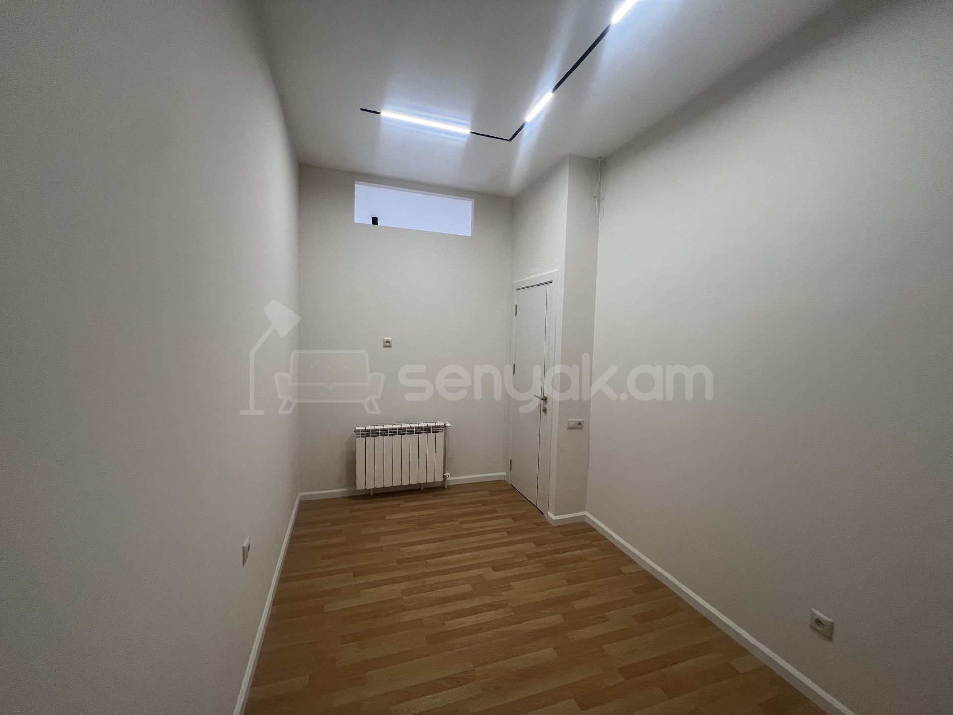 4 Սենյականոց Բնակարան Քարե Շենքում, 90քմ, 4/4 հարկ, Կապիտալ Վերանորոգված