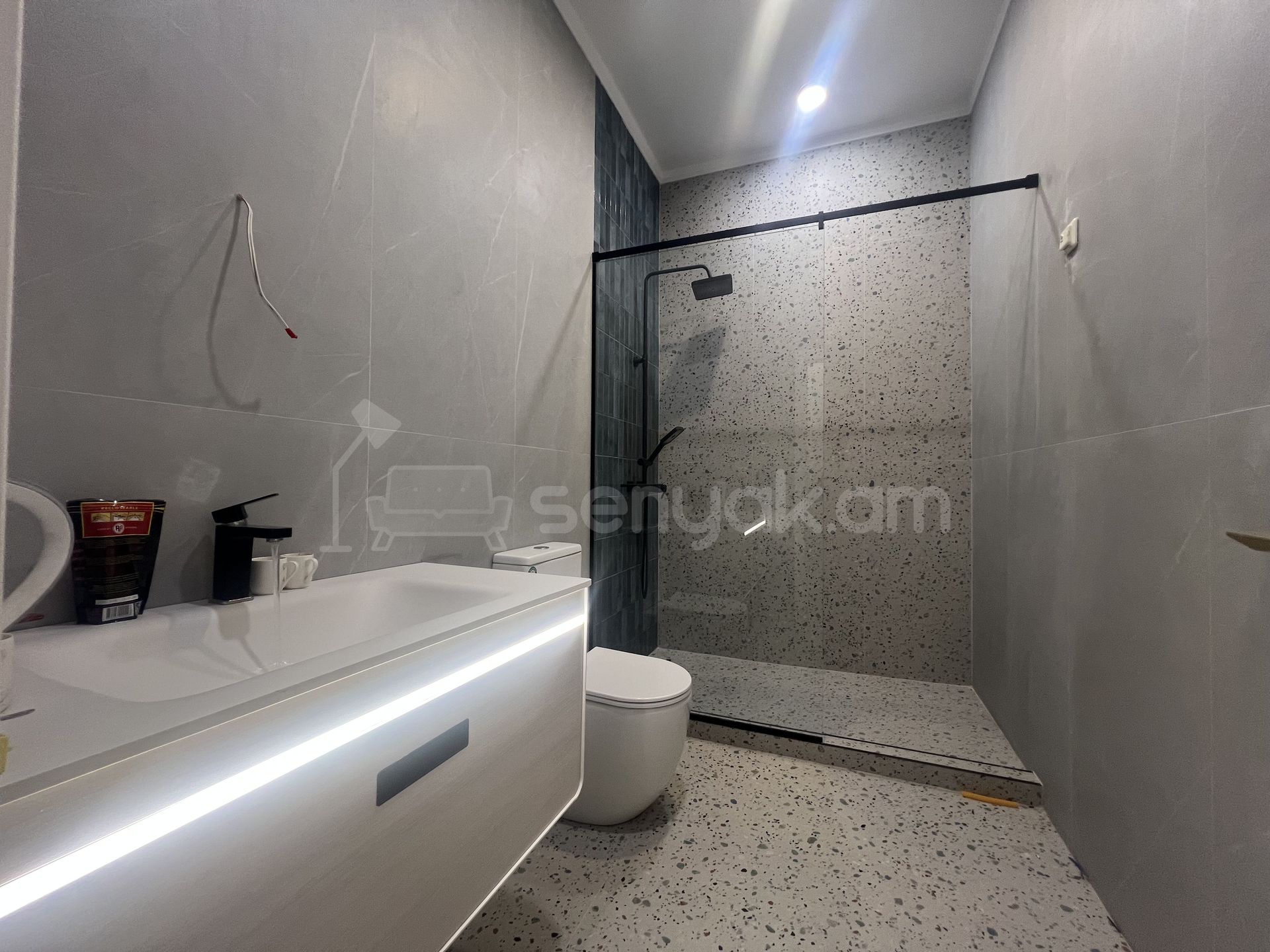 4 Սենյականոց Բնակարան Քարե Շենքում, 90քմ, 4/4 հարկ, Կապիտալ Վերանորոգված