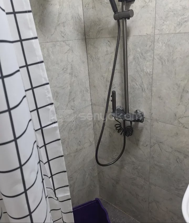 2 Սենյականոց Բնակարան Քարե Շենքում, 42քմ, 1/1 հարկ, Նորմալ Վիճակում, Կահավորված