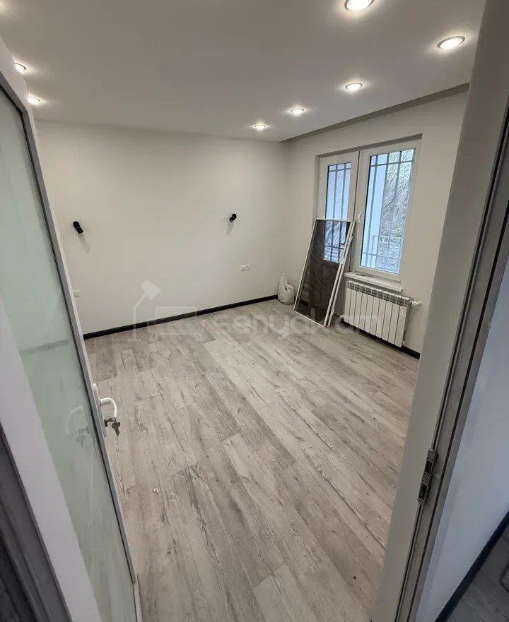 3 Սենյականոց Բնակարան Քարե Շենքում, 62քմ, 1/5 հարկ, Կապիտալ Վերանորոգված