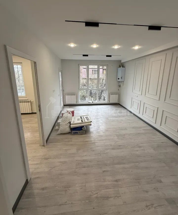 3 Սենյականոց Բնակարան Քարե Շենքում, 62քմ, 1/5 հարկ, Կապիտալ Վերանորոգված