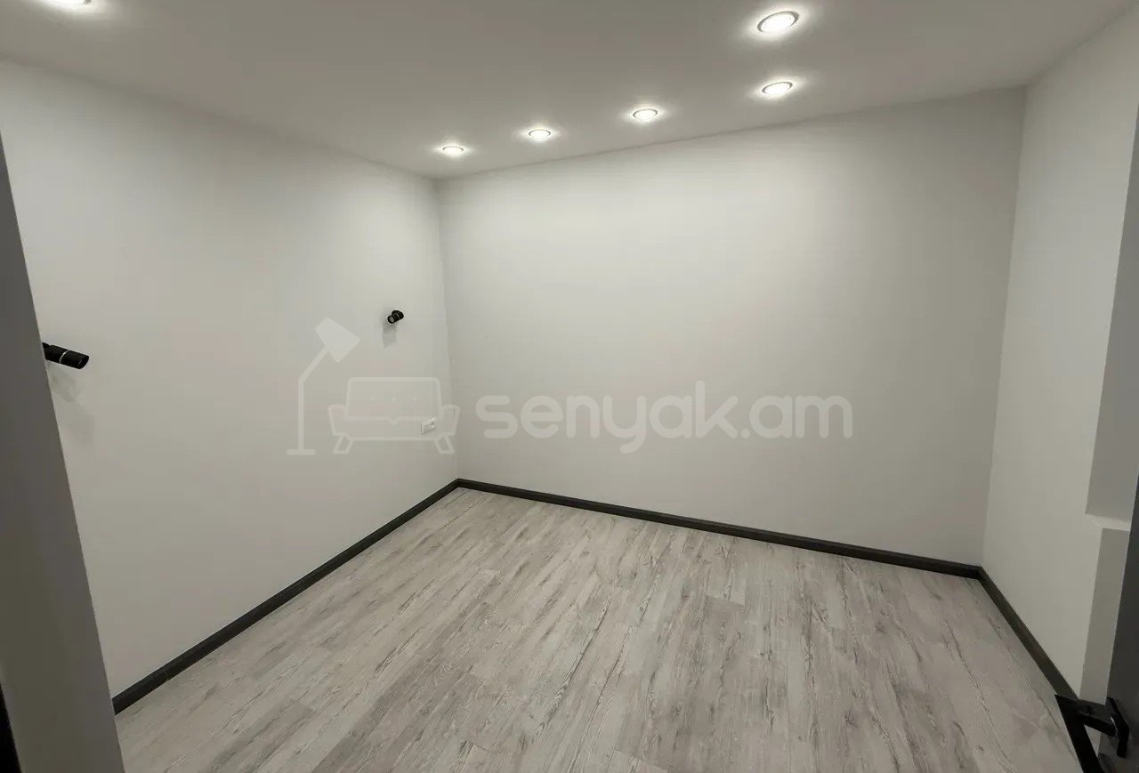 3 Սենյականոց Բնակարան Քարե Շենքում, 62քմ, 1/5 հարկ, Կապիտալ Վերանորոգված