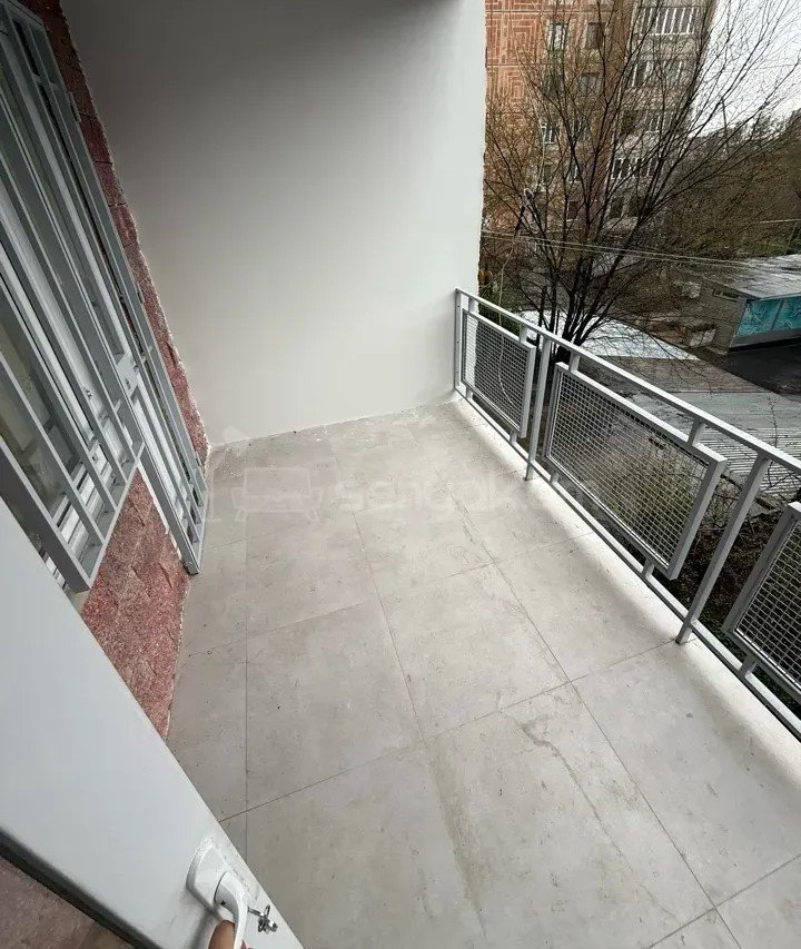 3 Սենյականոց Բնակարան Քարե Շենքում, 62քմ, 1/5 հարկ, Կապիտալ Վերանորոգված