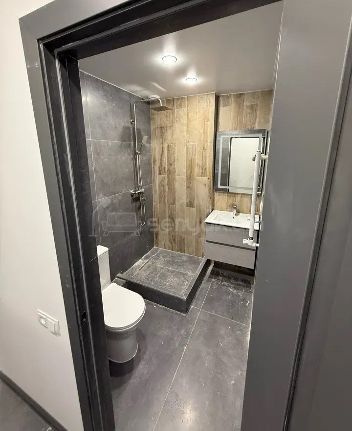 3 Սենյականոց Բնակարան Քարե Շենքում, 62քմ, 1/5 հարկ, Կապիտալ Վերանորոգված