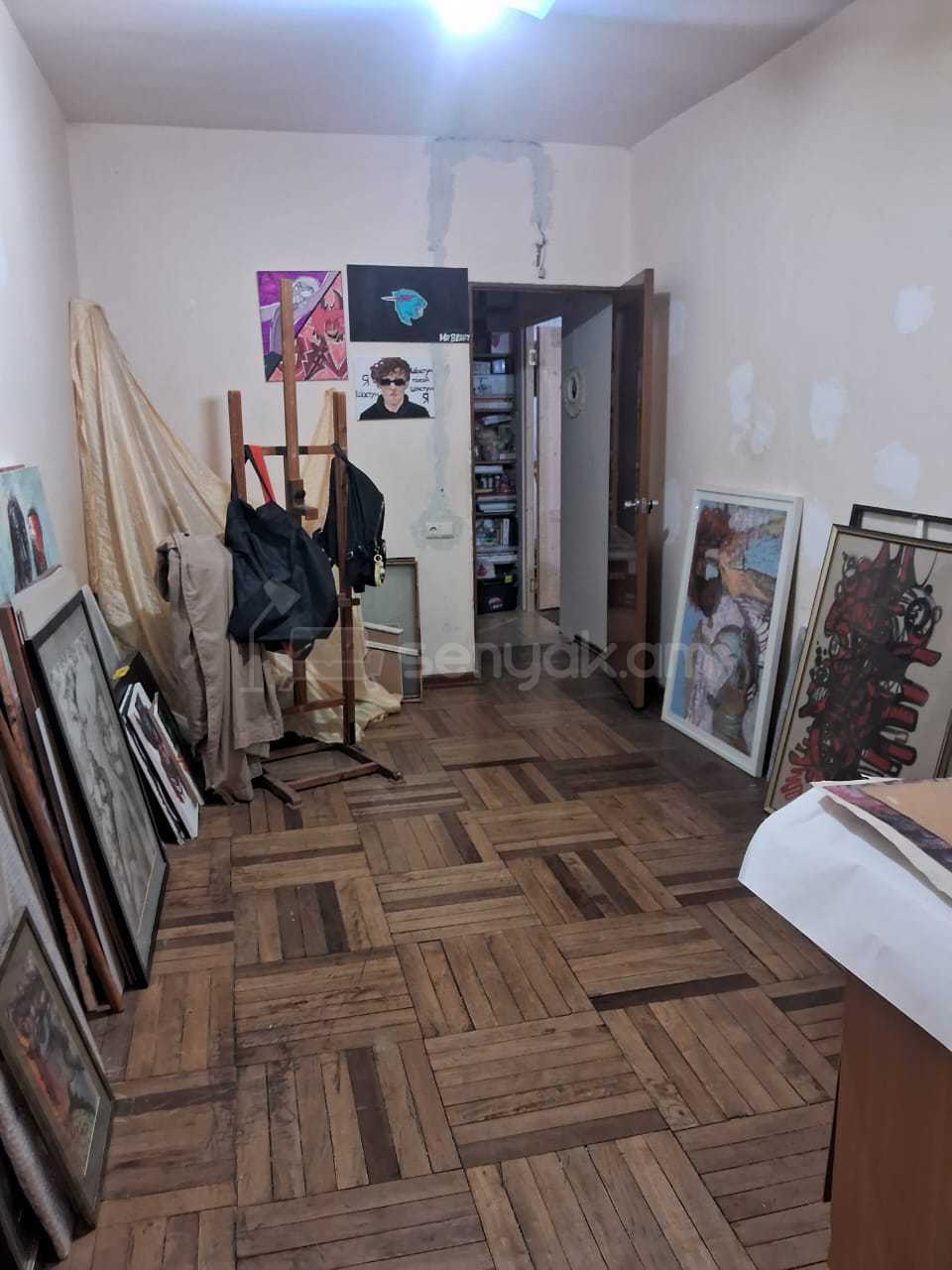 6 Սենյականոց Բնակարան Քարե Շենքում, 109քմ, 1/5 հարկ, Նորմալ Վիճակում