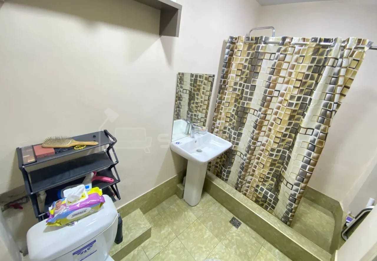 6 Սենյականոց Բնակարան Քարե Շենքում, 109քմ, 1/5 հարկ, Նորմալ Վիճակում