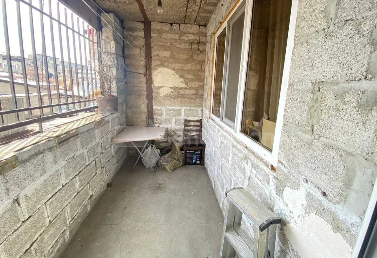 6 Սենյականոց Բնակարան Քարե Շենքում, 109քմ, 1/5 հարկ, Նորմալ Վիճակում