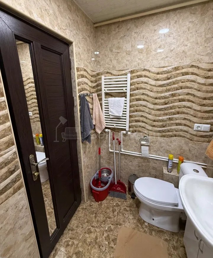 3 Սենյականոց Բնակարան Քարե Շենքում, 65քմ, 5/5 հարկ, Կապիտալ Վերանորոգված