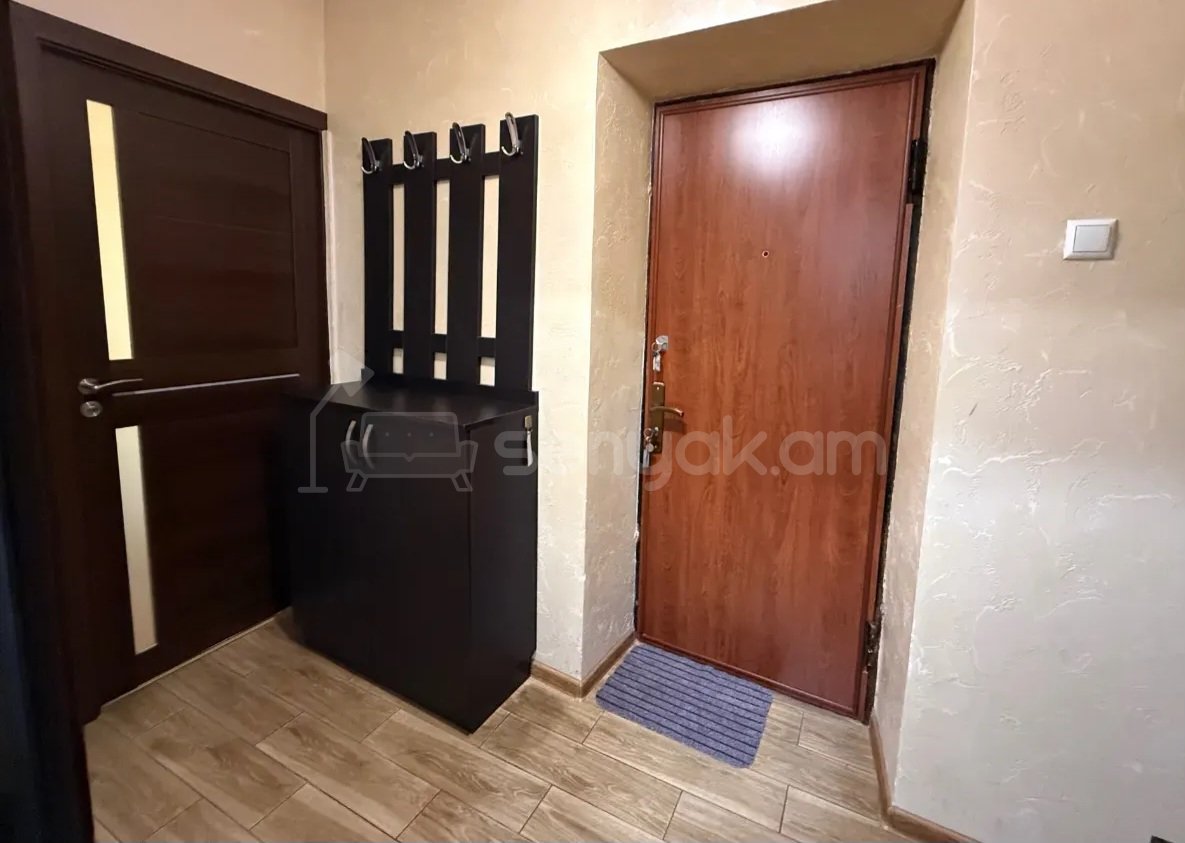 3 Սենյականոց Բնակարան Քարե Շենքում, 65քմ, 5/5 հարկ, Կապիտալ Վերանորոգված