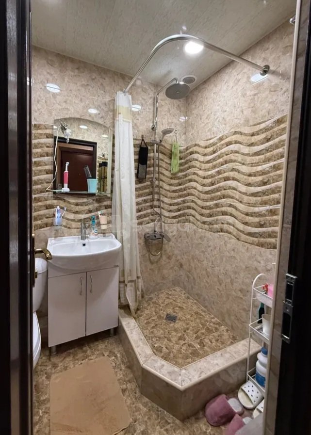 3 Սենյականոց Բնակարան Քարե Շենքում, 65քմ, 5/5 հարկ, Կապիտալ Վերանորոգված