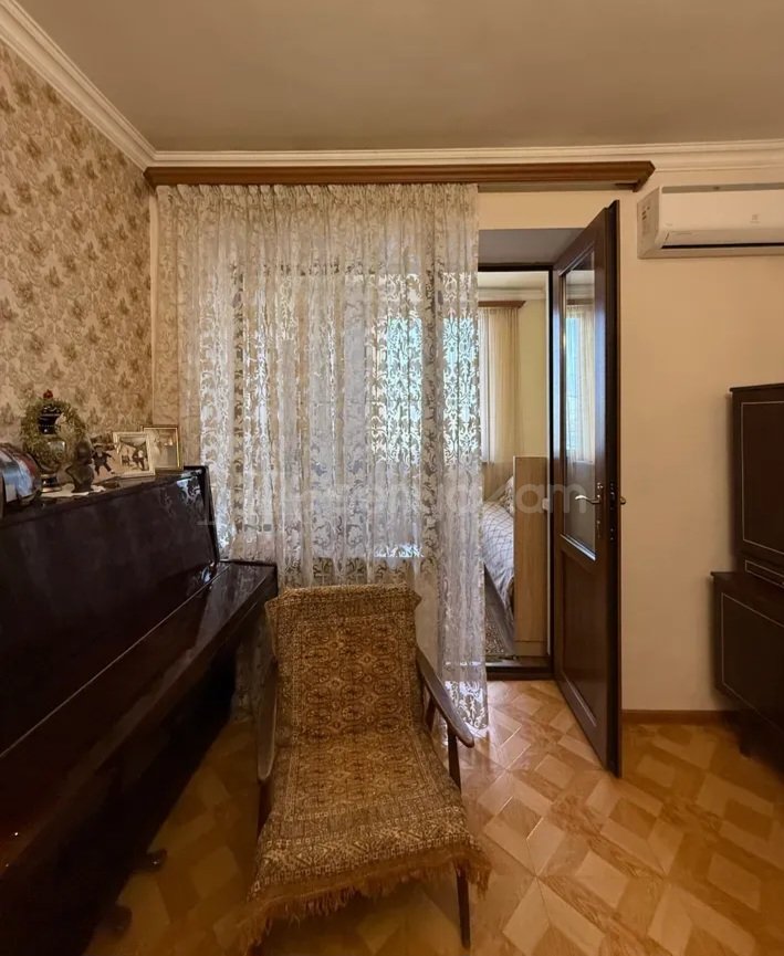 3 Սենյականոց Բնակարան Քարե Շենքում, 65քմ, 5/5 հարկ, Կապիտալ Վերանորոգված