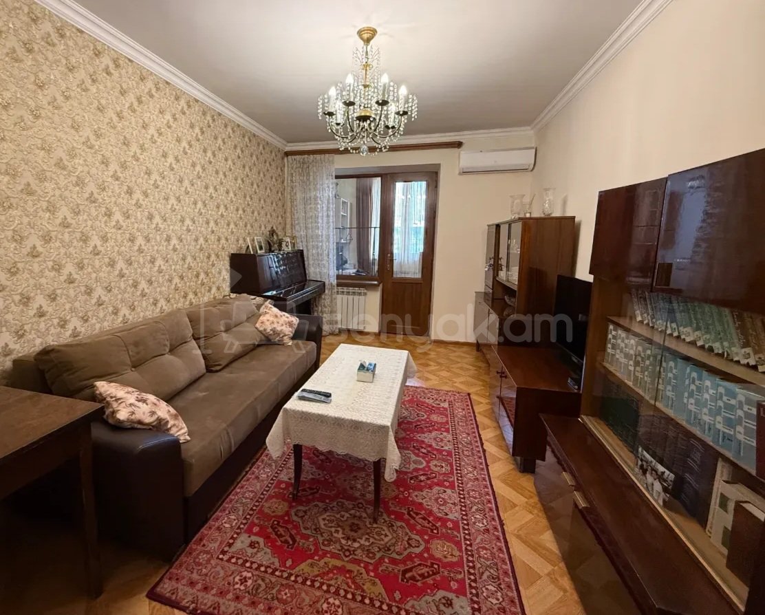 3 Սենյականոց Բնակարան Քարե Շենքում, 65քմ, 5/5 հարկ, Կապիտալ Վերանորոգված