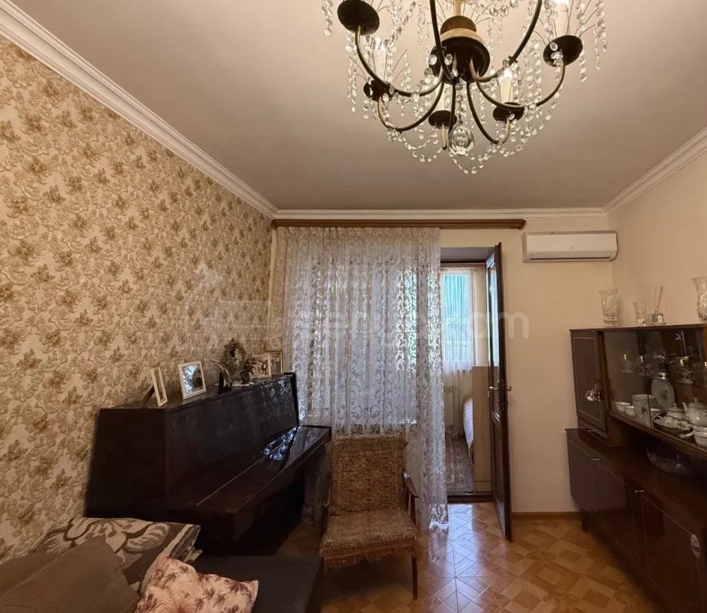 3 Սենյականոց Բնակարան Քարե Շենքում, 65քմ, 5/5 հարկ, Կապիտալ Վերանորոգված