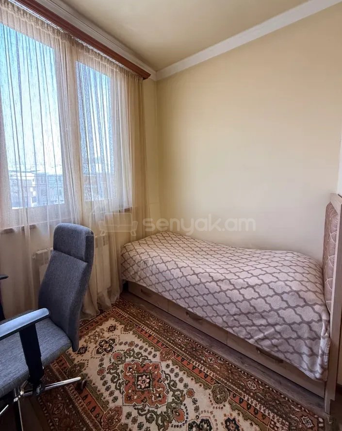 3 Սենյականոց Բնակարան Քարե Շենքում, 65քմ, 5/5 հարկ, Կապիտալ Վերանորոգված