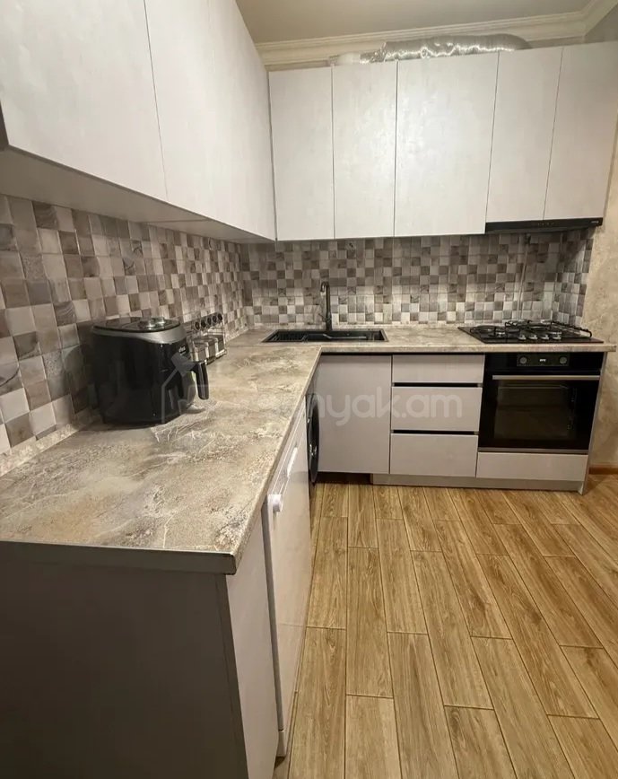 3 Սենյականոց Բնակարան Քարե Շենքում, 65քմ, 5/5 հարկ, Կապիտալ Վերանորոգված