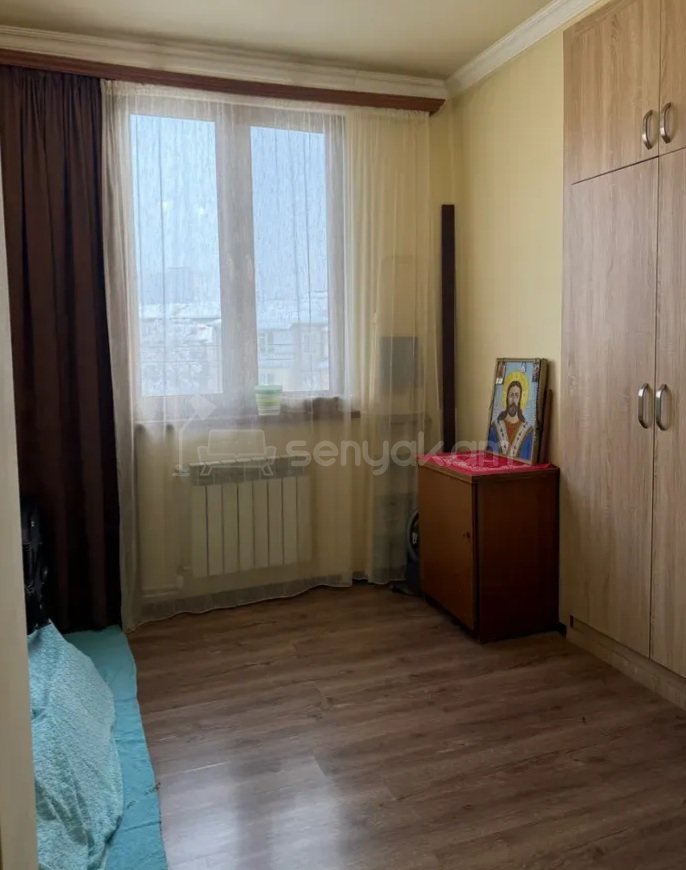 3 Սենյականոց Բնակարան Քարե Շենքում, 65քմ, 5/5 հարկ, Կապիտալ Վերանորոգված