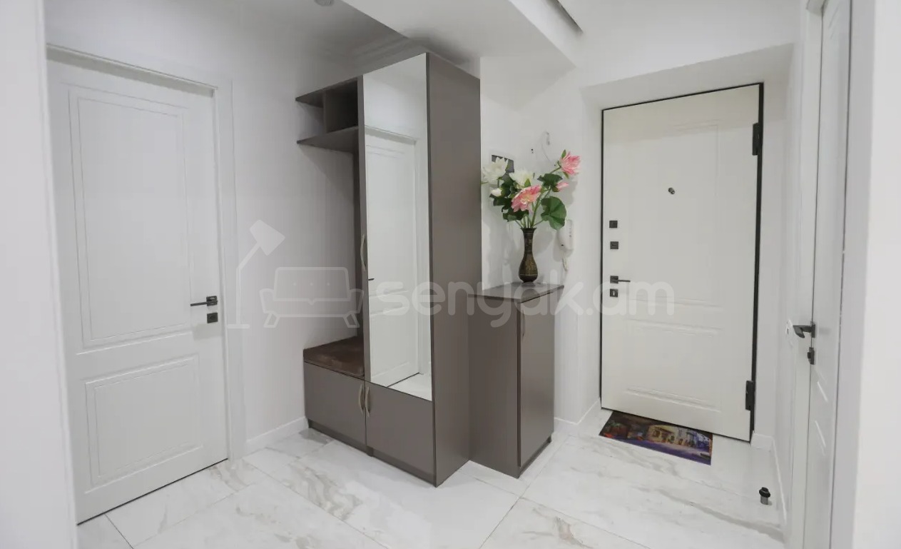 3 Սենյականոց Բնակարան, 71քմ, 8/9 հարկ, Դիզայներական Վերանորոգված, Կահավորված, Արևկող