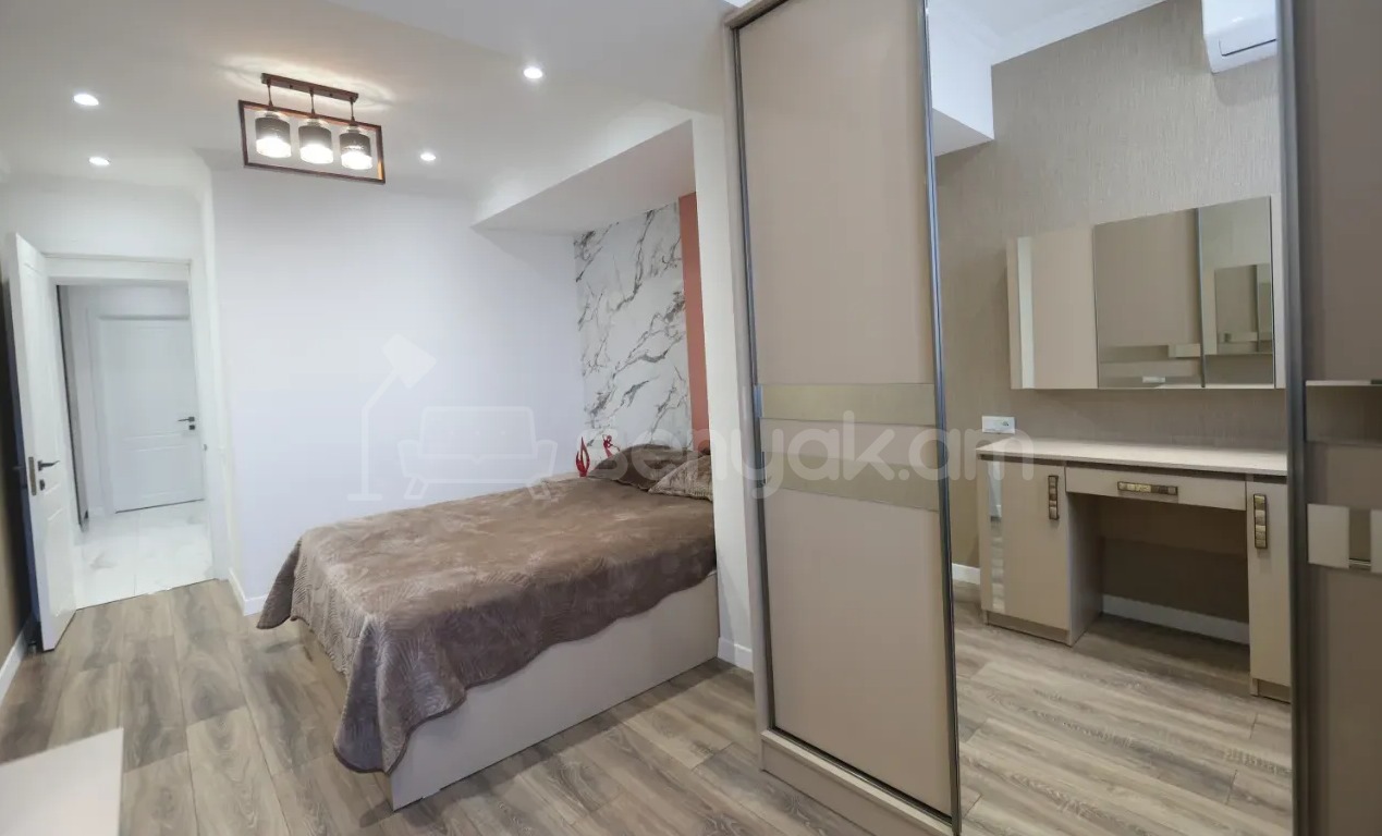 3 Սենյականոց Բնակարան, 71քմ, 8/9 հարկ, Դիզայներական Վերանորոգված, Կահավորված, Արևկող