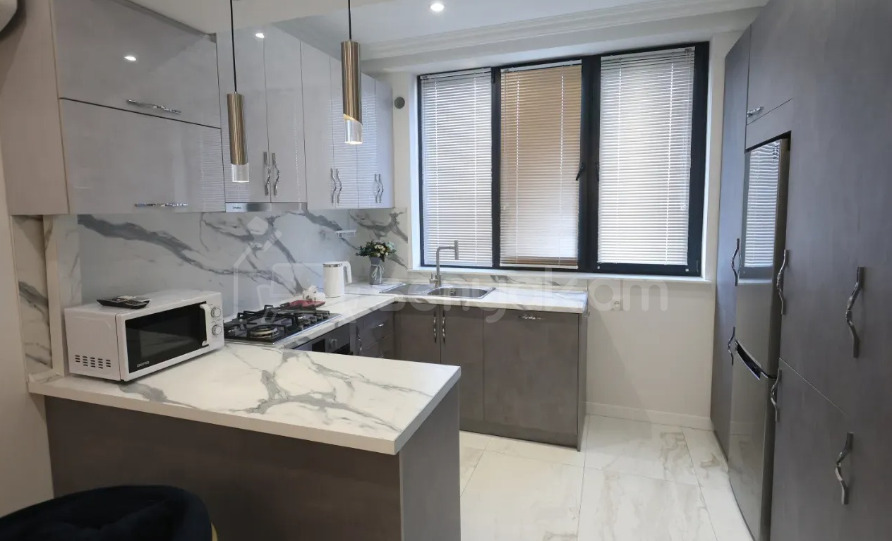 3 Սենյականոց Բնակարան, 71քմ, 8/9 հարկ, Դիզայներական Վերանորոգված, Կահավորված, Արևկող