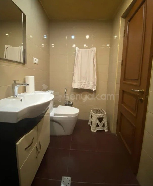 1 Սենյականոց Բնակարան Քարե Շենքում, 45քմ, 4/5 հարկ, Կապիտալ Վերանորոգված, Կահավորված, Արևկող