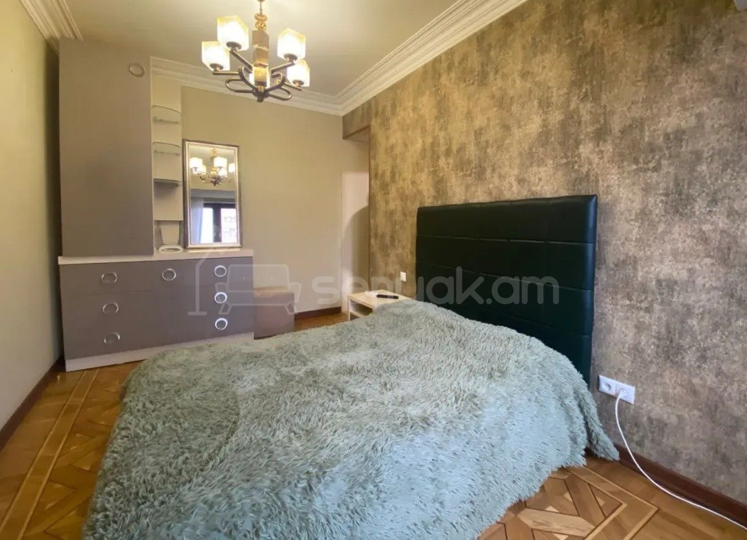 1 Սենյականոց Բնակարան Քարե Շենքում, 45քմ, 4/5 հարկ, Կապիտալ Վերանորոգված, Կահավորված, Արևկող