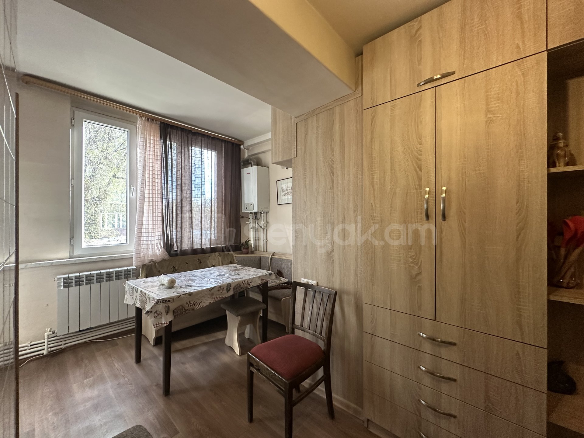 3 Սենյականոց Բնակարան Քարե Շենքում, 75քմ, 2/4 հարկ, Կոսմետիկ Վերանորոգված