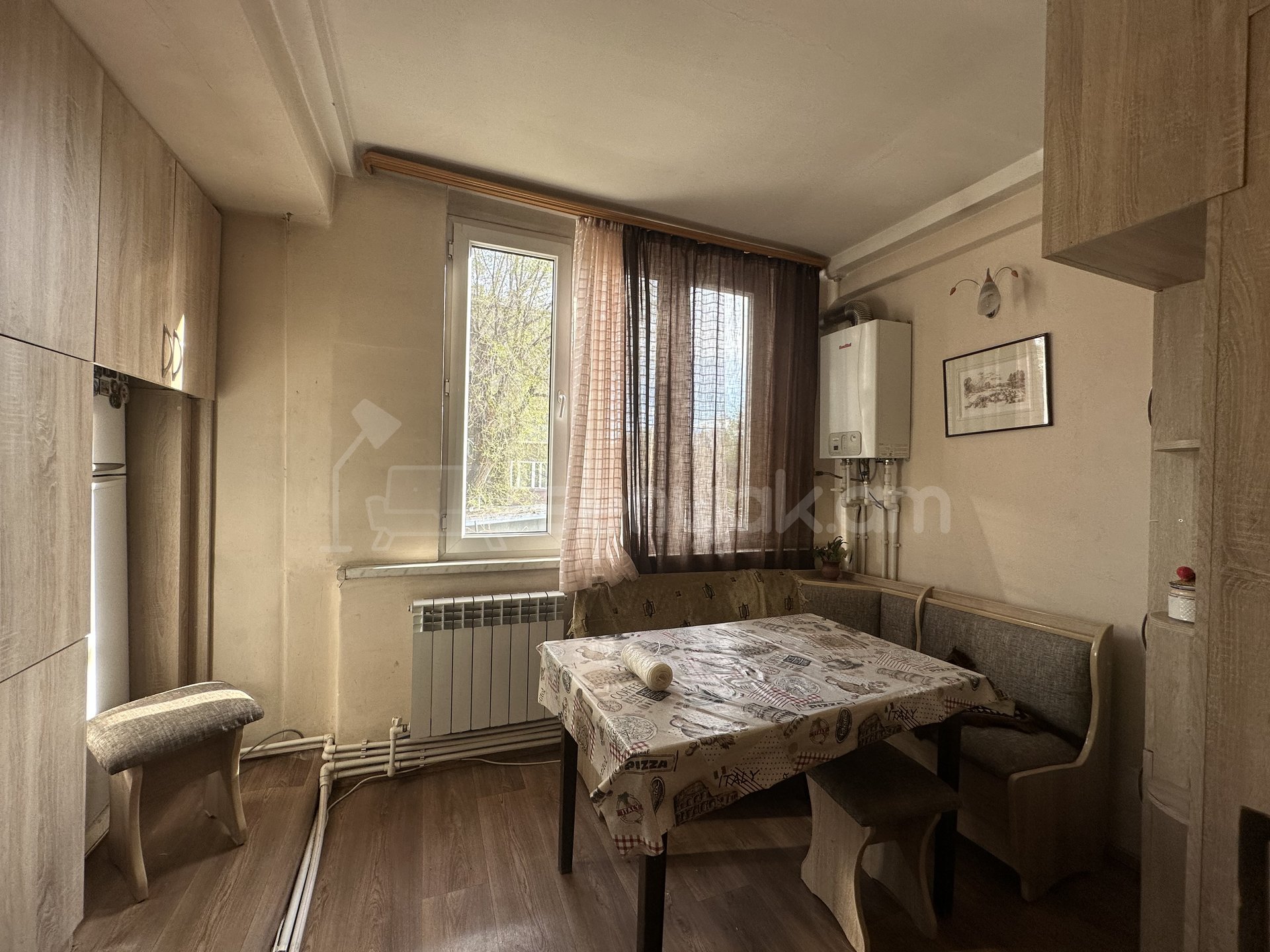 3 Սենյականոց Բնակարան Քարե Շենքում, 75քմ, 2/4 հարկ, Կոսմետիկ Վերանորոգված