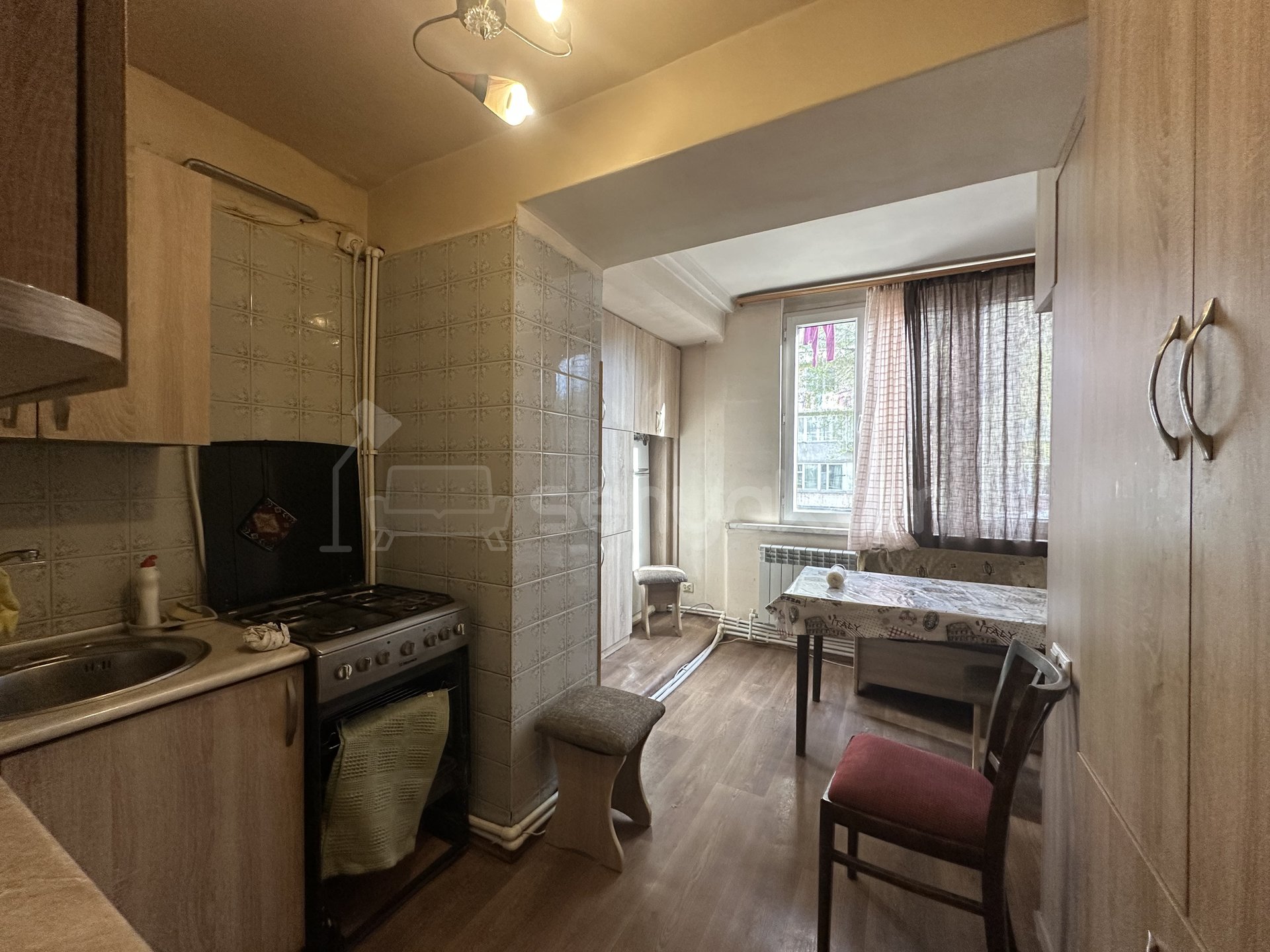 3 Սենյականոց Բնակարան Քարե Շենքում, 75քմ, 2/4 հարկ, Կոսմետիկ Վերանորոգված