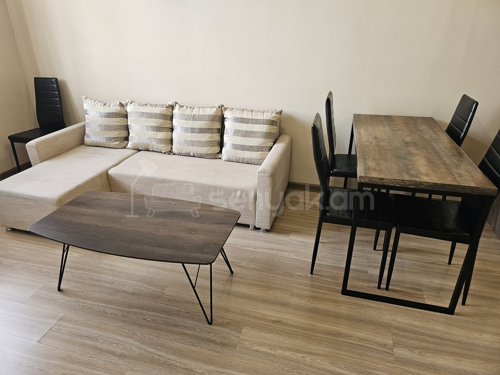 3 Սենյականոց Բնակարան Նորակառույցում, 75քմ, 2/16 հարկ, Կապիտալ Վերանորոգված