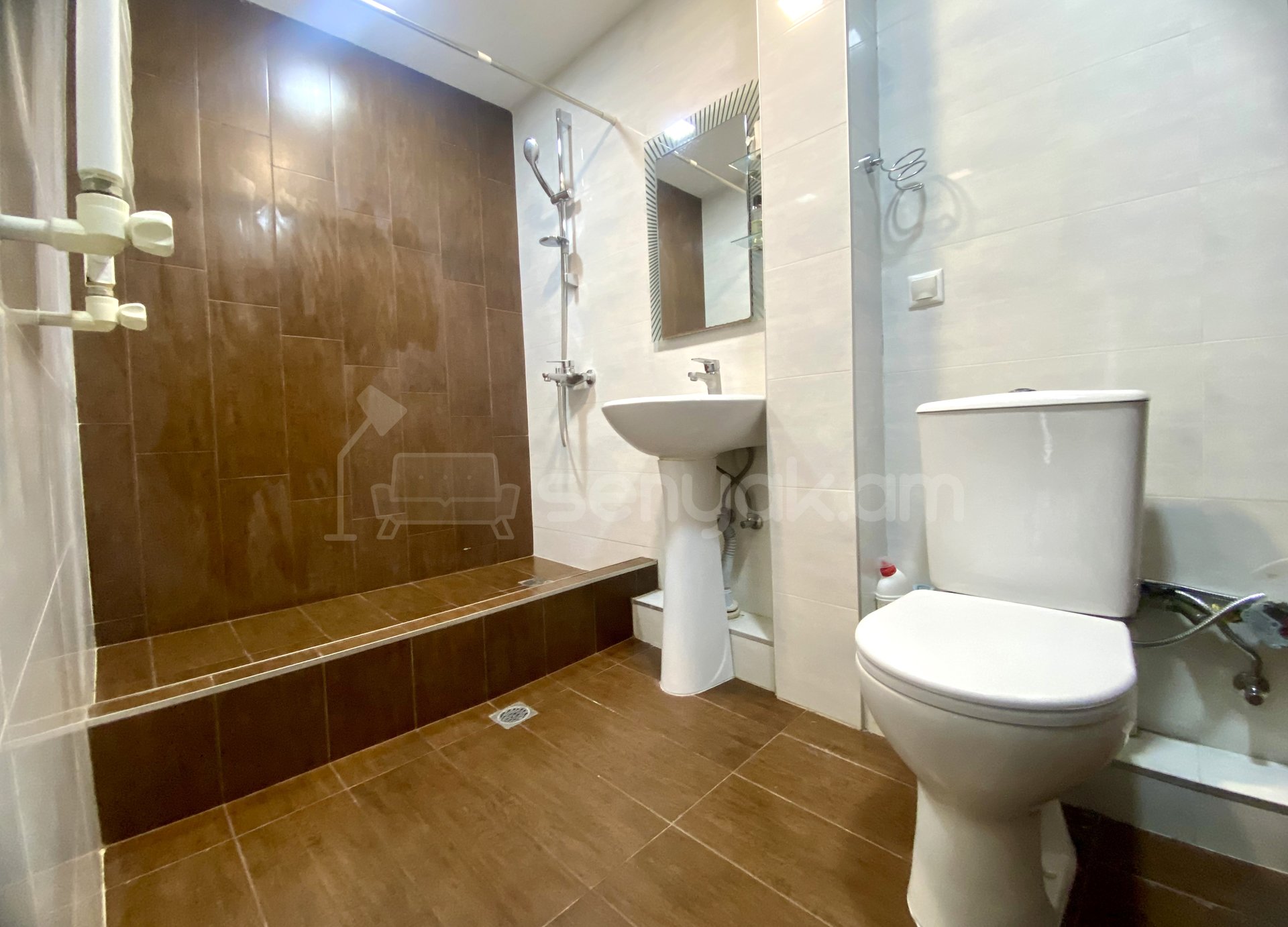 2 Սենյականոց Բնակարան Քարե Շենքում, 72քմ, 6/6 հարկ, Նորմալ Վիճակում