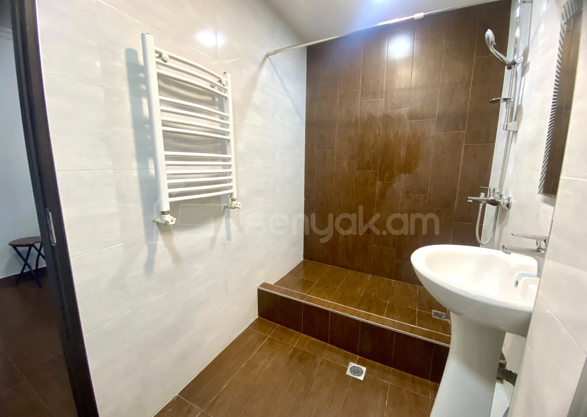 2 Սենյականոց Բնակարան Քարե Շենքում, 72քմ, 6/6 հարկ, Նորմալ Վիճակում