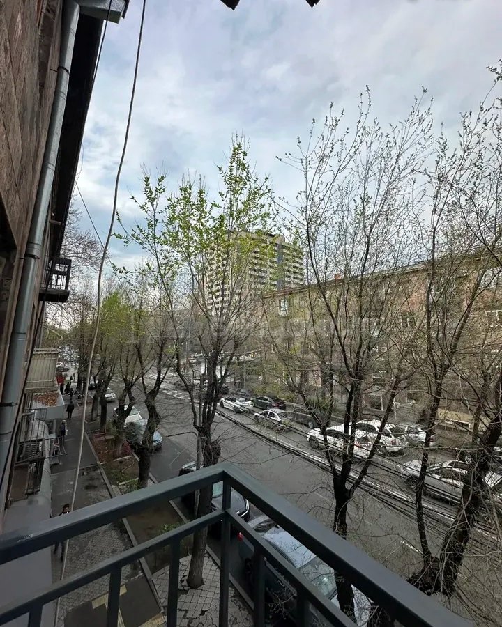 3 Սենյականոց Բնակարան Քարե Շենքում, 75քմ, 3/4 հարկ, Դիզայներական Վերանորոգված