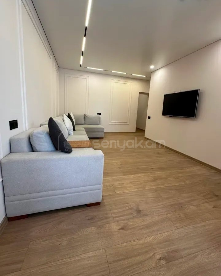 3 Սենյականոց Բնակարան Քարե Շենքում, 75քմ, 3/4 հարկ, Դիզայներական Վերանորոգված