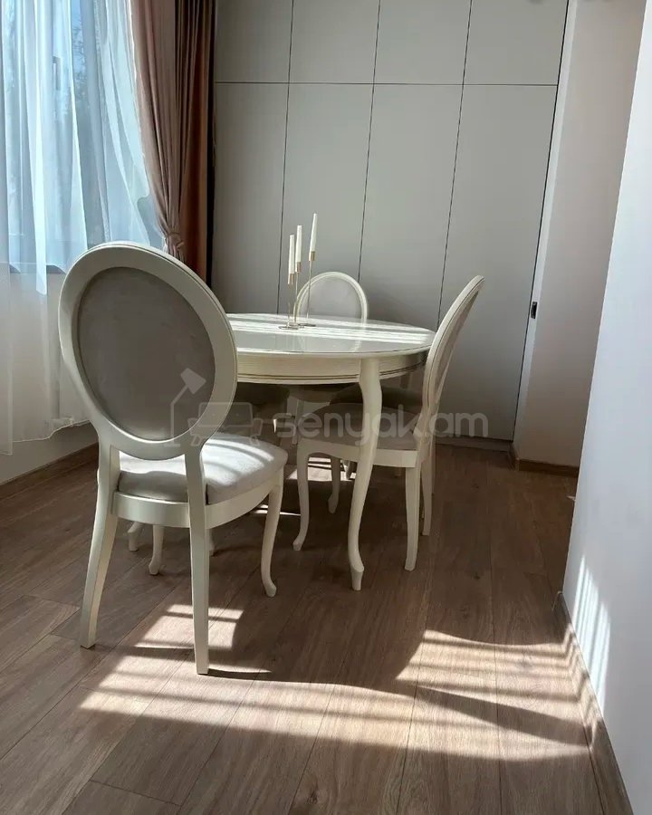 3 Սենյականոց Բնակարան Քարե Շենքում, 75քմ, 3/4 հարկ, Դիզայներական Վերանորոգված