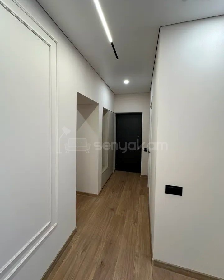 3 Սենյականոց Բնակարան Քարե Շենքում, 75քմ, 3/4 հարկ, Դիզայներական Վերանորոգված