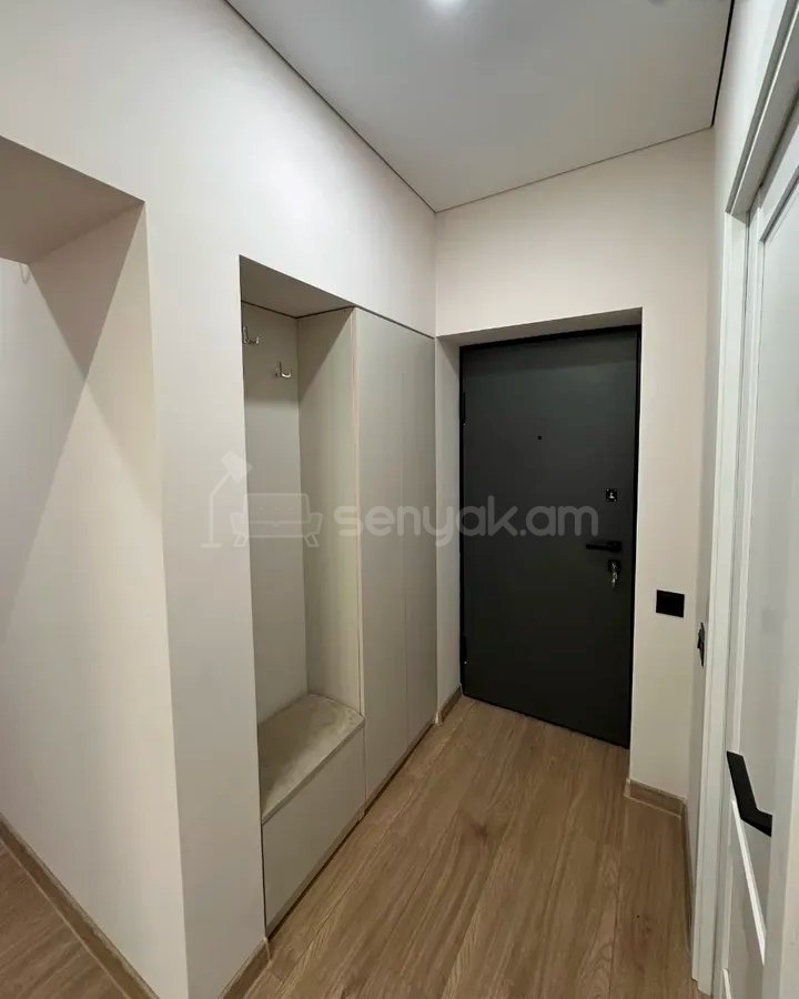 3 Սենյականոց Բնակարան Քարե Շենքում, 75քմ, 3/4 հարկ, Դիզայներական Վերանորոգված