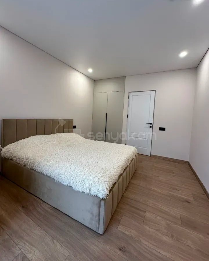 3 Սենյականոց Բնակարան Քարե Շենքում, 75քմ, 3/4 հարկ, Դիզայներական Վերանորոգված