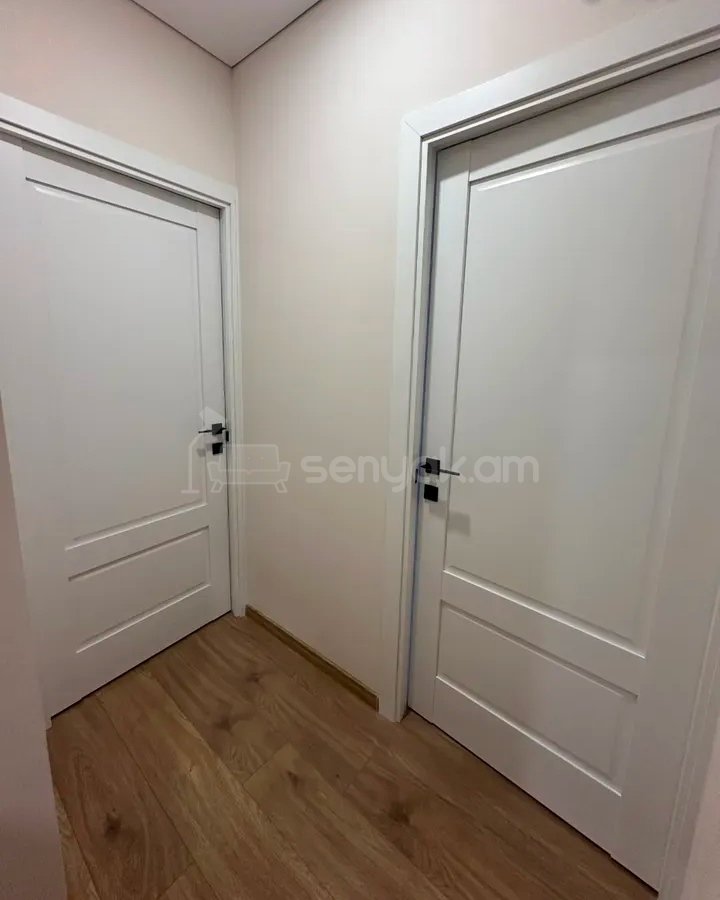 3 Սենյականոց Բնակարան Քարե Շենքում, 75քմ, 3/4 հարկ, Դիզայներական Վերանորոգված