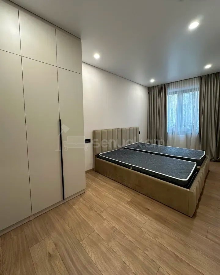 3 Սենյականոց Բնակարան Քարե Շենքում, 75քմ, 3/4 հարկ, Դիզայներական Վերանորոգված