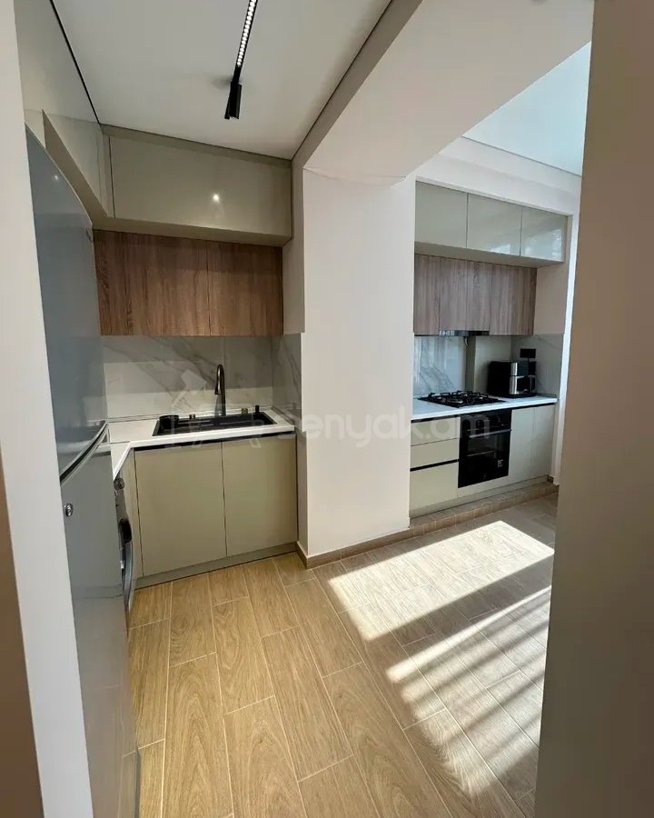 3 Սենյականոց Բնակարան Քարե Շենքում, 75քմ, 3/4 հարկ, Դիզայներական Վերանորոգված