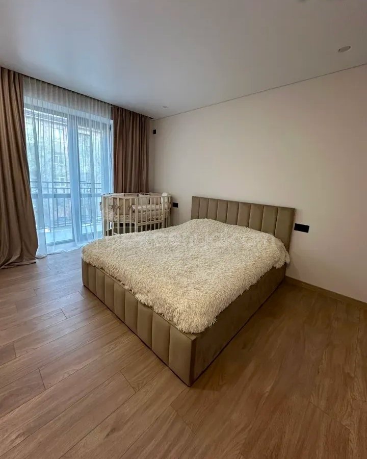 3 Սենյականոց Բնակարան Քարե Շենքում, 75քմ, 3/4 հարկ, Դիզայներական Վերանորոգված