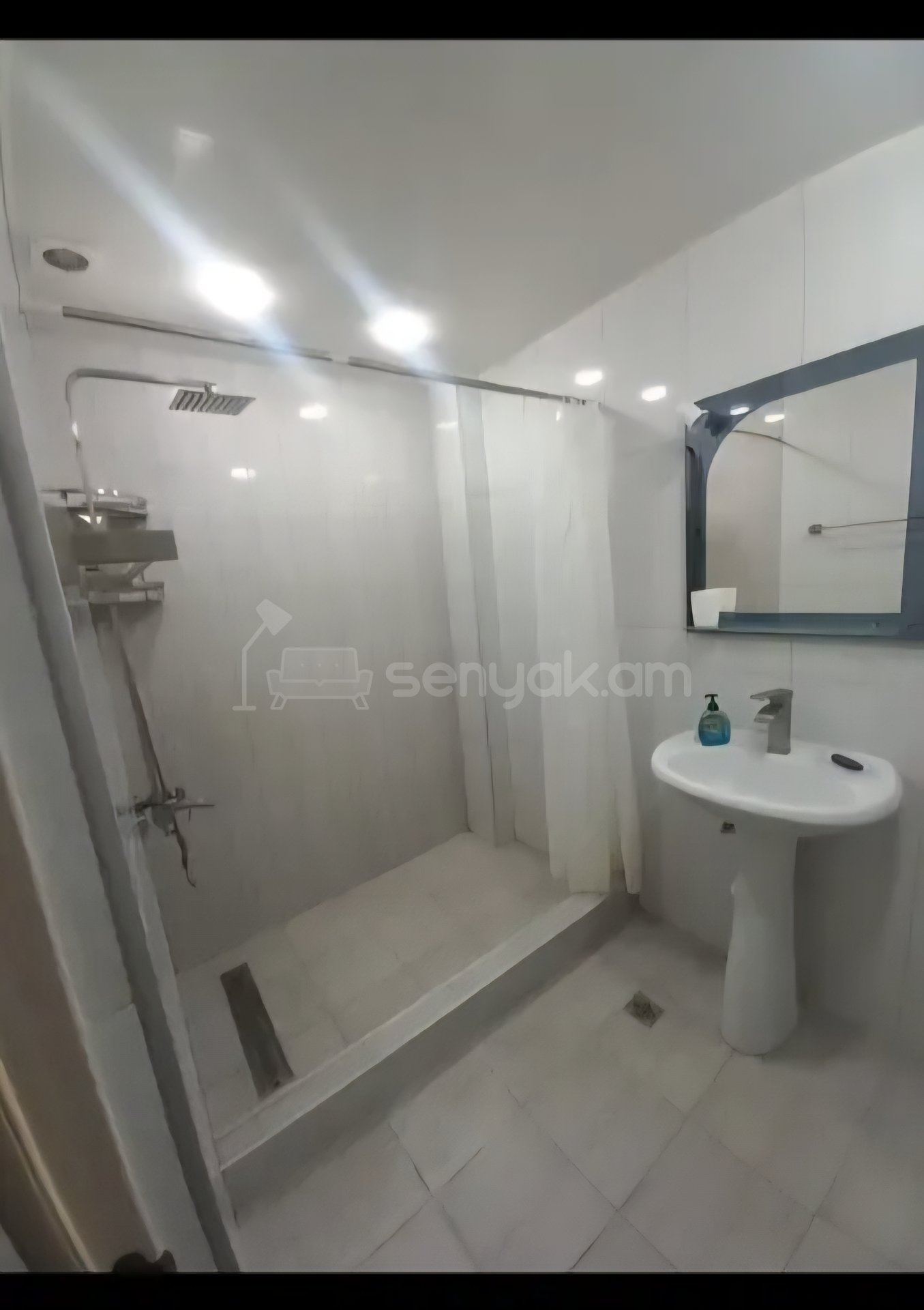 3 Սենյականոց Բնակարան Քարե Շենքում, 94քմ, 16/16 հարկ, Դիզայներական Վերանորոգված, Կահավորված