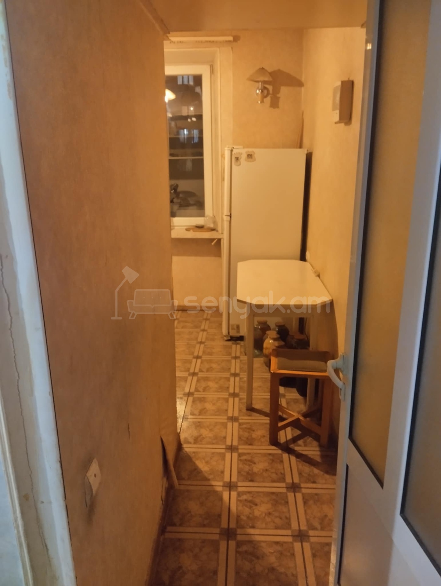 2 Սենյականոց Բնակարան Քարե Շենքում, 45քմ, 4/5 հարկ, Նորմալ Վիճակում, Կահավորված