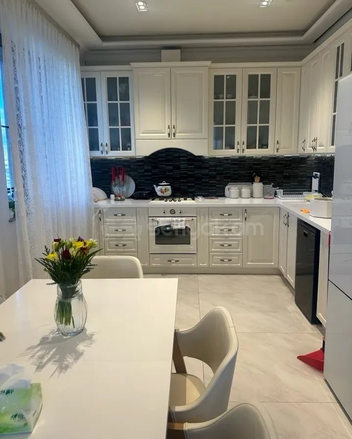 3 Սենյականոց Բնակարան Նորակառույցում, 111քմ, 13/18 հարկ, Դիզայներական Վերանորոգված