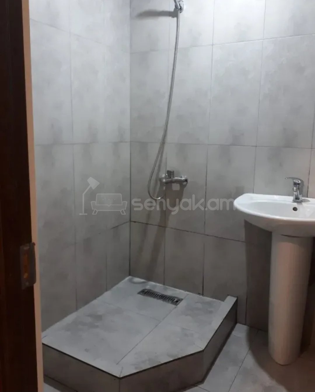 2 Սենյականոց Բնակարան Քարե Շենքում, 50քմ, 3/5 հարկ, Նորմալ Վիճակում, Կահավորված, Արևկող