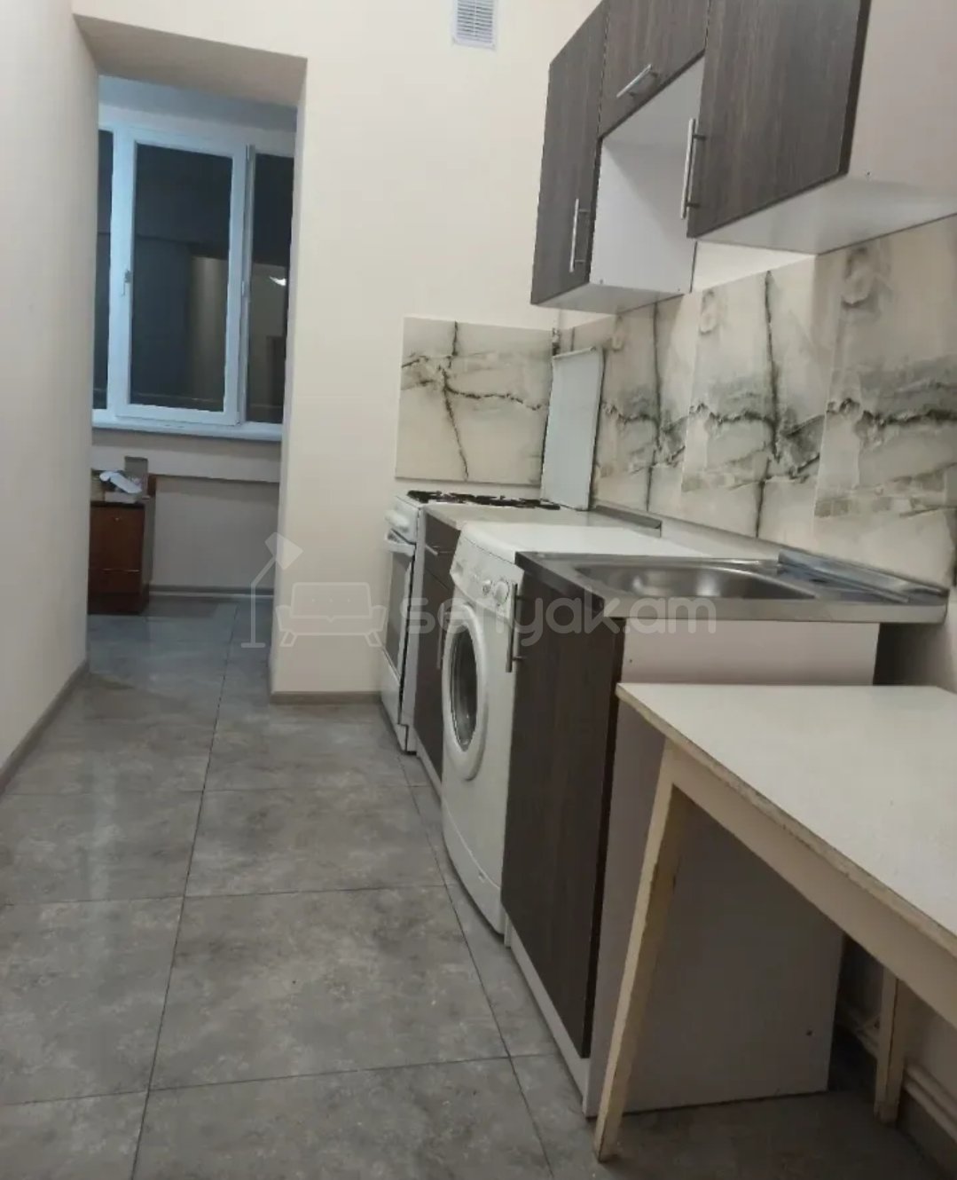 2 Սենյականոց Բնակարան Քարե Շենքում, 50քմ, 3/5 հարկ, Նորմալ Վիճակում, Կահավորված, Արևկող