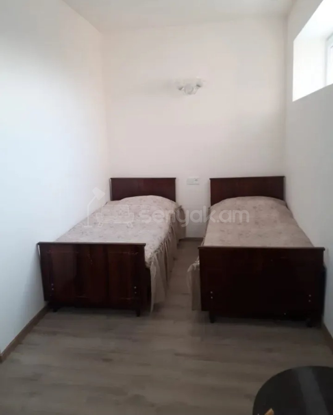 2 Սենյականոց Բնակարան Քարե Շենքում, 50քմ, 3/5 հարկ, Նորմալ Վիճակում, Կահավորված, Արևկող